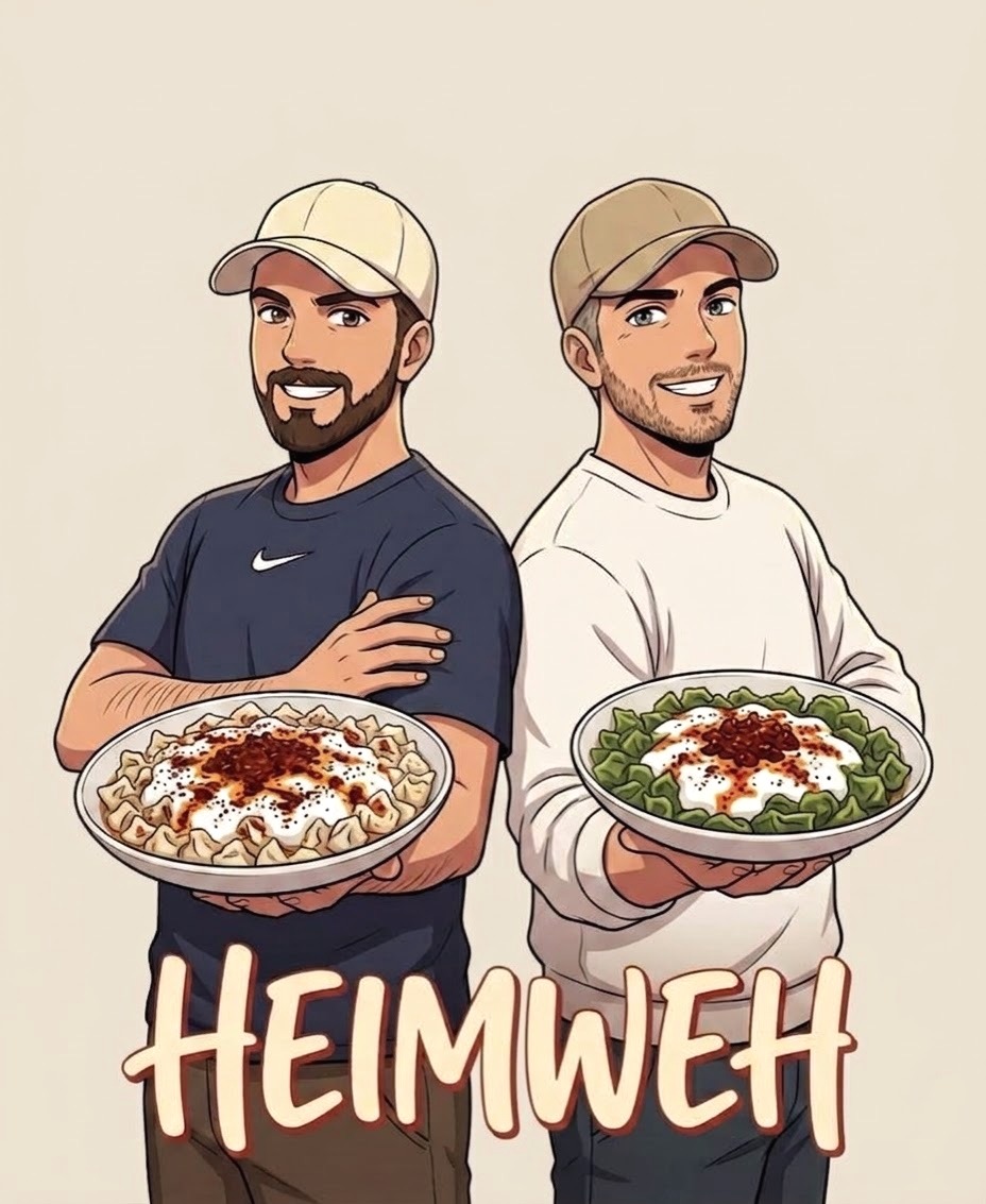 Das Heimweh-Team mit zwei Schalen Manti